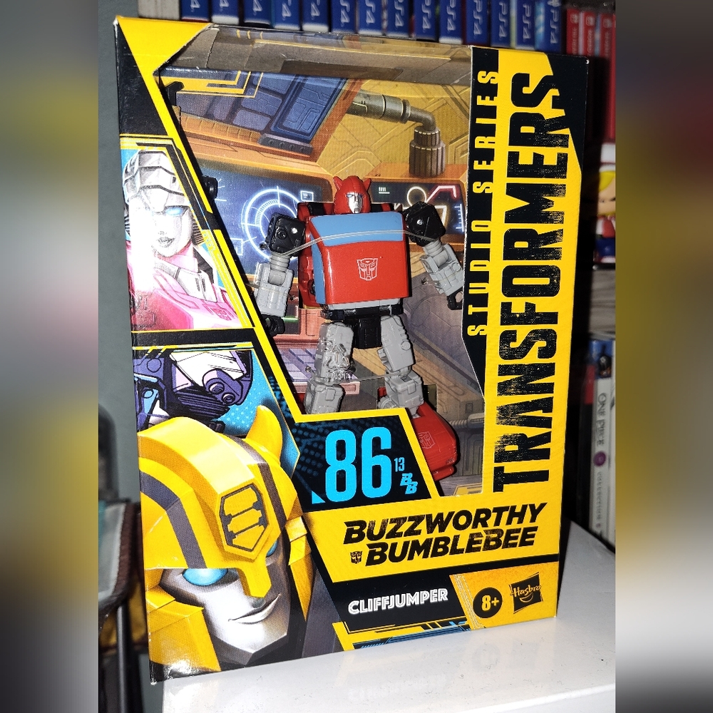 Transformers Buzzworthy Bumblebee Studio series Cliffjumper Figure.